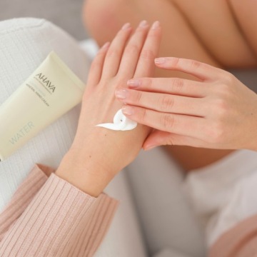 AHAVA Минеральный крем для рук Длительное увлажнение и регенерация 100 мл