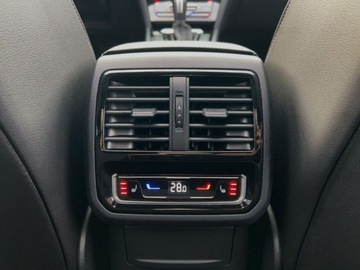 Volkswagen Arteon Fastback Facelifting 2.0 TSI 190KM 2022 Volkswagen Arteon 2.0TSI 190KM R-Line DSG SerwisASO Kessy Acc Led Navi Hak, zdjęcie 15