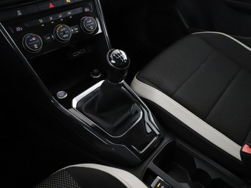 Volkswagen T-Roc I SUV 1.5 TSI ACT 150KM 2018 Volkswagen T-Roc full LED navi klima auto virtual, zdjęcie 32