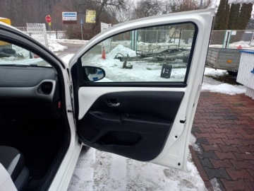 Toyota Aygo II Hatchback 5d 1.0 VVT-i 69KM 2016 TOYOTA AYGO (_B4_) 1.0 (KGB40_) 69 KM, zdjęcie 15