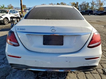 Mercedes Klasa E W213 2017 Mercedes-Benz Klasa E 300 2017 2.0l 2.0 Benzyna 241KM, zdjęcie 2