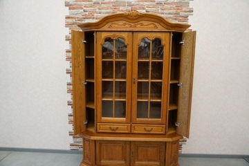 ВИТРИНА С ДУБОВЫМ СУНДУКОМ, ШИРИНА. 138СМ р-394