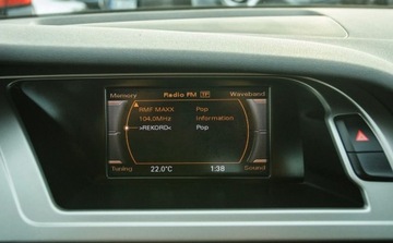 Audi A4 B8 Limousine 2.0 TFSI 180KM 2010 Audi A4 Limousine 2.0T 180KM Sedan cliamtronic Bixenon LED Grzane fotele, zdjęcie 17