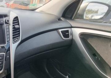 Hyundai i30 II Hatchback 5d 1.4 MPI 100KM 2015 Hyundai i30 2015r, 1.4 Benzyna. Uszkodzony prawy bok i tyl. Jezdzi. 1.4, zdjęcie 13