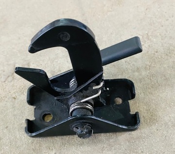 AUDI A3 8V0 RYGIEL MASKI ZAMEK 8V0823480