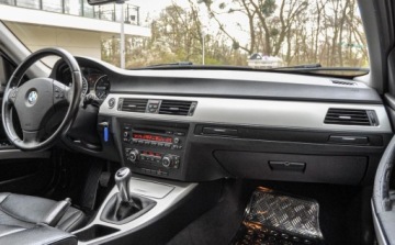 BMW Seria 3 E90-91-92-93 Touring E91 2.0 320d EfficientDynamics 163KM 2011 BMW Seria 3 320d 163KM 2011 r. skory 2.0 Diesel 163KM, zdjęcie 9
