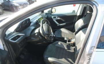 Peugeot 2008 I SUV Facelifting 1.2 PureTech 110KM 2018 Peugeot 2008 1.2 Benzyna 110KM, zdjęcie 8