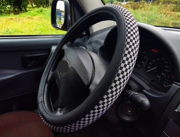 Hyundai i30 1 2 3 i40 ix35 Tucson Kona Getz na kierownice skóra SZACHOWNICA