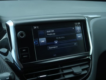 Peugeot 2008 I SUV Facelifting 1.2 PureTech 110KM 2016 Peugeot 2008 1.2 PureTech, Salon Polska, zdjęcie 11