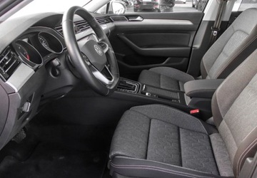 Volkswagen Passat B8 Variant Facelifting 2.0 TDI SCR 200KM 2023 Volkswagen Passat 2.0TDI 200KM Business DSG, Nawigacja Satelitarna, Podgrz, zdjęcie 9