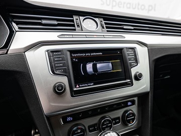 Volkswagen Passat B8 Variant 1.8 TSI BlueMotion Technology 180KM 2015 VOLKSWAGEN Passat 1.8 TSI Combi 180KM 2015, zdjęcie 17