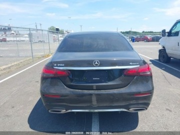 Mercedes Klasa E W213 2021 Mercedes-Benz Klasa E 2021 Mercedes-Benz E-Class E 350 4MATIC Sedan 2.0, zdjęcie 4