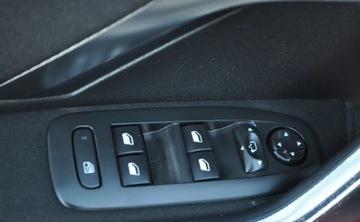 Peugeot 2008 I SUV Facelifting 1.2 PureTech 130KM 2017 Peugeot 2008 LIFT ALLURE Benzyna Klimatyzacja Panorama 1.2 Benzyna 130KM, zdjęcie 21