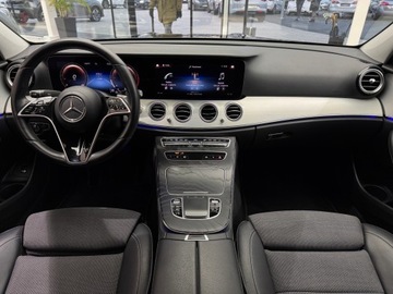Mercedes Klasa E W213 Limuzyna 2.0 220d 194KM 2020 Mercedes-Benz E 220 AMG / Avantgarde / Ambiente /, zdjęcie 12