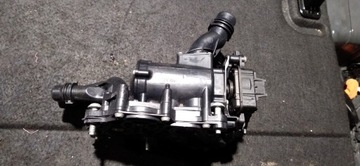 AUDI A4 A5 A6 Q5 2.0 TDI ČERPADLO VODY TERMOSTAT 05L907593B