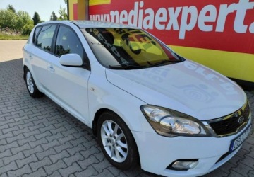 Kia Ceed I Hatchback 5d Facelifting 1.6 CRDi WGT 90KM 2011 Kia Ceed Ladna Kia ceed 2011r 1.6crdi 90KM hatchback super stan 1.6 Diesel