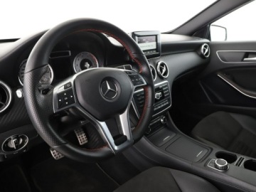 Mercedes Klasa A W176 Hatchback 5d Facelifting 180 122KM 2015 Mercedes A 180 automat skóra/alcantara bi-xenon, zdjęcie 13