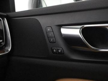 Volvo V60 II  Kombi 2.0 T8 Twin Engine 390KM 2019 Volvo V60 GRATIS! Pakiet Serwisowy o wartości, zdjęcie 37