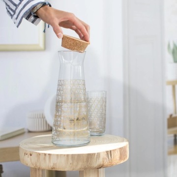 ГРАФИН СТЕКЛЯННЫЙ с крышкой для водных напитков 1150 мл, украшенный треугольниками