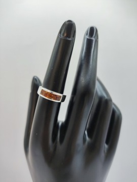 Srebrny pierścionek podłużny bursztyn 925