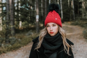 ШАПКА ЗИМНЯ ЖЕНСКАЯ С ФЛИСОВЫМ ПОМПОНОМ