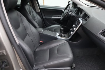 Volvo V60 I Kombi Facelifting 2.0 D3 DRIVE-E 150KM 2015 Volvo V60 D3 2.0, Skóra, Navi, Klima, Klimatronic, zdjęcie 8