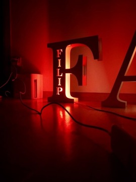 Lampka do pokoju dziecka z imieniem duża literka