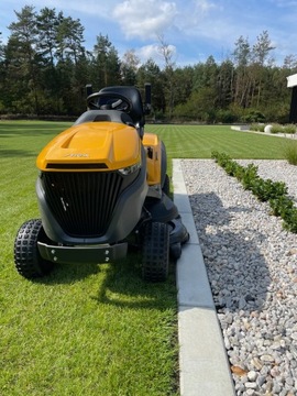 Газон, сделанный из бетона для работы.