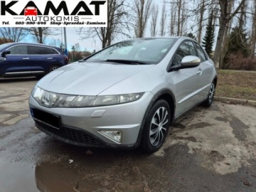 Honda Civic VIII Hatchback 3d 1.8 i-VTEC 140KM 2008 Honda Civic Honda Civic 1,8 Benzyna Zadbana Zamiana 1.8 Benzyna 140KM