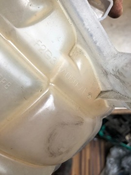 FORD EDGE MK2 NÁDOBKA VYROVNÁVACÍ