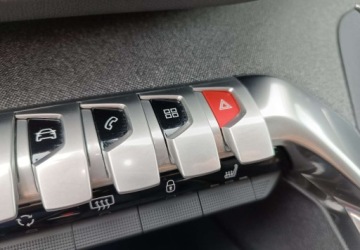 Peugeot 3008 II Crossover 1.2 PureTech 130KM 2017 Peugeot 3008 Bezwypadkowy - serwis - wersja Allure 1.2 Benzyna 131KM, zdjęcie 37