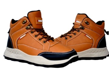 Зимние сапоги изолировали снежные сапоги.