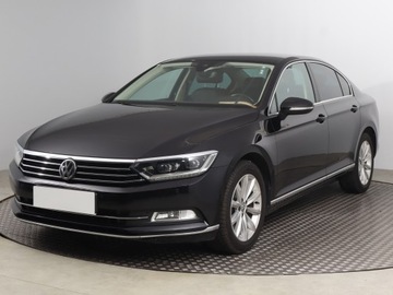 Volkswagen Passat B8 Limousine 1.8 TSI BlueMotion Technology 180KM 2017 VW Passat 1.8 TSI, Salon Polska, Automat, Skóra, zdjęcie 1