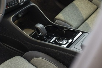 Volvo XC40 Crossover Facelifting 2.0 B3 163KM 2025 Volvo XC 40 Plus Dark B3 Mild Hybrid Benzyna, zdjęcie 19