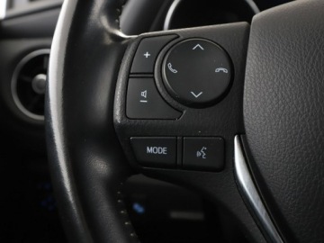 Toyota Auris II Touring Sports Facelifting 1.8 Hybrid 136KM 2016 Toyota Auris HEV full LED półskóra kamera i, zdjęcie 30