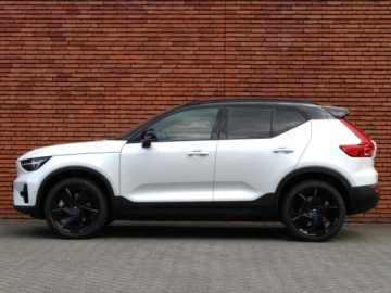 Volvo XC40 Crossover Facelifting 2.0 B4 197KM 2026 2.0 B4 Ultra Black Edition (197 KM) Hak holowniczy, składany, zdjęcie 1
