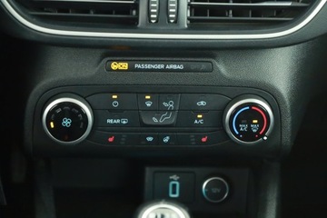 Ford Focus III Hatchback 5d facelifting 1.5 TDCi 120KM 2018 Ford Focus 1.5 EcoBlue, Salon Polska, Serwis ASO, zdjęcie 9