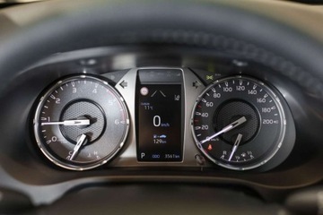 Toyota Hilux VIII Podwójna kabina Facelifting 2.8 D-4D 204KM 2024 Toyota Hilux 2.8 D-4D mHEV Double Cab Executive 4x4 aut 2.8 Diesel 204KM, zdjęcie 6
