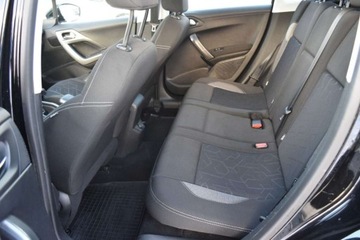 Peugeot 2008 I SUV Facelifting 1.2 PureTech 110KM 2018 Peugeot 2008 SalonPL 110KM Climatronic Nawigacja Smartlink Czujniki Park., zdjęcie 29