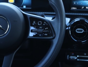 Mercedes Klasa A W177/V177 Hatchback 1.3 160 109KM 2020 Mercedes A A 160, Salon Polska, Serwis ASO, Klima, zdjęcie 20