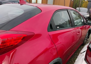 Honda Civic IX Hatchback 5d 1.6 i-DTEC 120KM 2013 Honda Civic 2013r, 1.6 Diesel. Uszkodzony lewy przod i tyl. 1.6 Diesel, zdjęcie 3