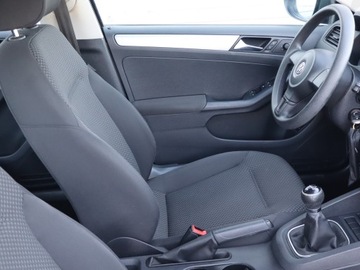 Volkswagen Jetta VI Sedan 1.6 TDI CR DPF 105KM 2011 VW Jetta 1.6 TDI, Klima, Klimatronic, Parktronic, zdjęcie 8