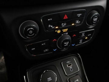 Jeep Compass II SUV 2.0 MJD 140KM 2019 Jeep Compass 2.0 M-Jet Automat Limited 4WD Navi, zdjęcie 28