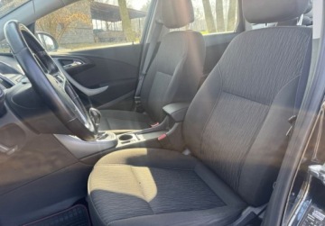 Opel Astra J GTC 1.4 Turbo ECOTEC 140KM 2013 Opel Astra Niski przebieg, zadbany, 1.4 turbo 140 koni 1.4 Benzyna 140KM, zdjęcie 15