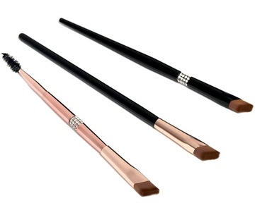 Квадратная, угловатая кисть для контуринга бровей № 2.