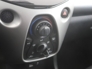 Toyota Aygo II Hatchback 5d 1.0 VVT-i 69KM 2017 Toyota Aygo 1.0 VVT-i, Salon Polska, Serwis ASO, zdjęcie 11