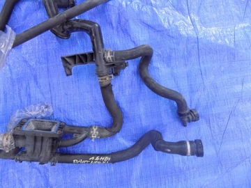 КОРПУС ТЕРМОСТАТА ШЛАНГИ PARTNER BERLINGO III 1.6HD