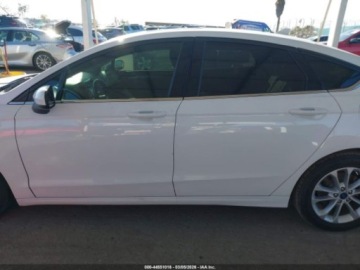 Ford Fusion 2020 Ford Fusion Hybrid Se 2020 2.0 Hybryda 141KM, zdjęcie 2