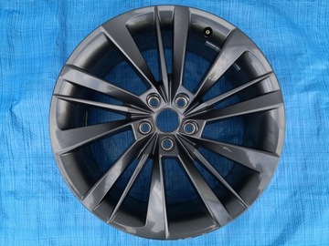 FELGA SKODA SUPERB III 3V0 19'' 8JX19 ET44 B.ŁADNA