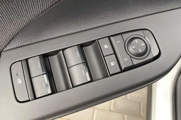 Toyota C-HR II SUV 1.8 Hybrid 140KM 2025 Toyota C-HR 1.8 HEV 140KM Duzy rabat Od reki Wersja Comfort 1.8 140KM, zdjęcie 21